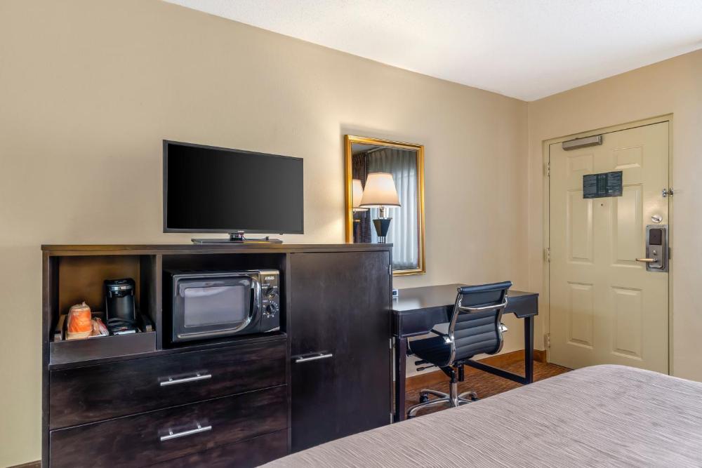 Queen Room - Non Smoking interior
